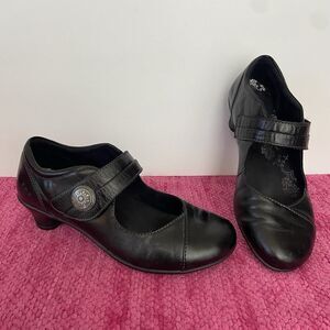 Taos Footwear Majesty Leather Mary Jane Kitten Heels Black Size 7